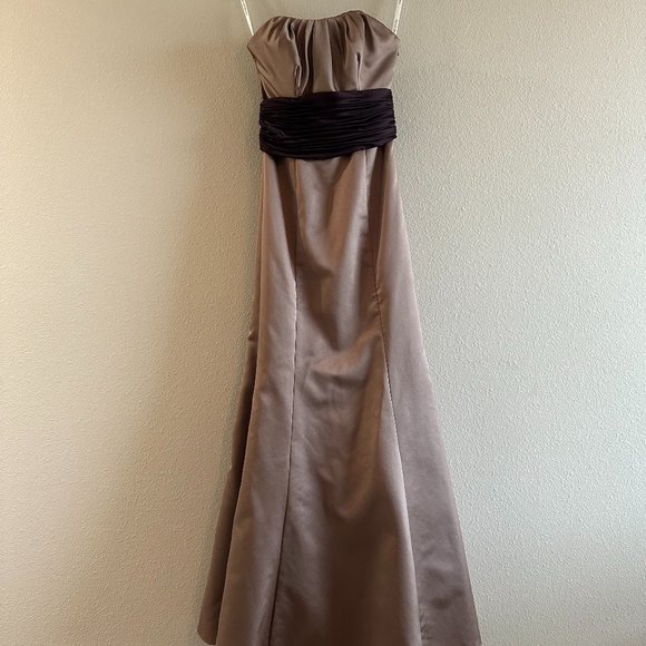 Bridesmaid/Formal Dress - Picture 1 of 3